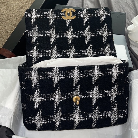 🦄🦄🦄Chanel 19 Large Tweed mixed metal🦄🦄🦄 - Picture 4 of 9